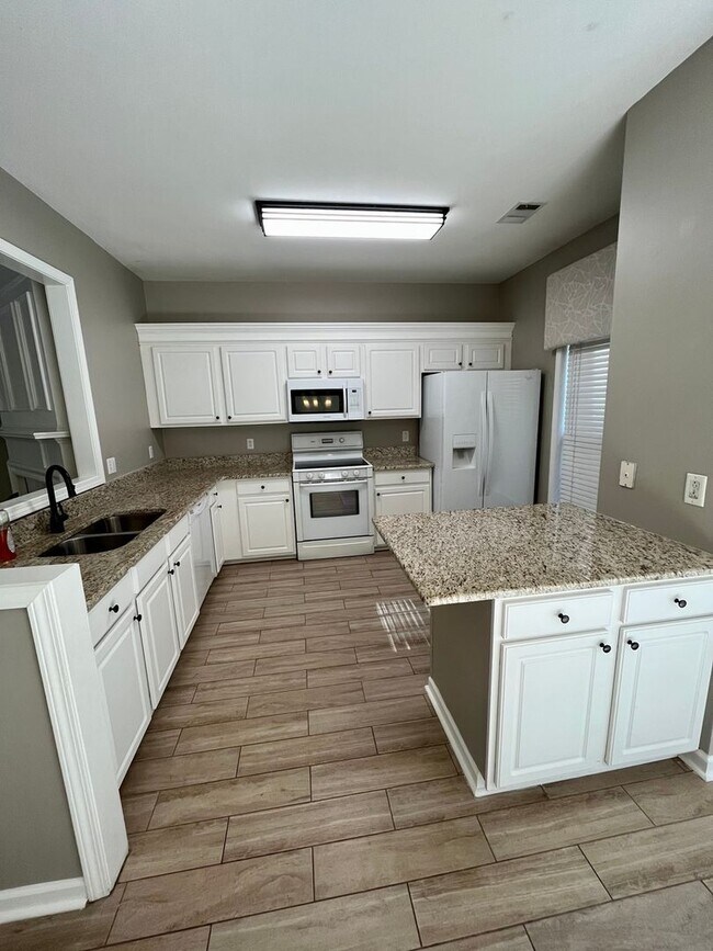 Building Photo - 3 Bedroom Townhome in Brentwood