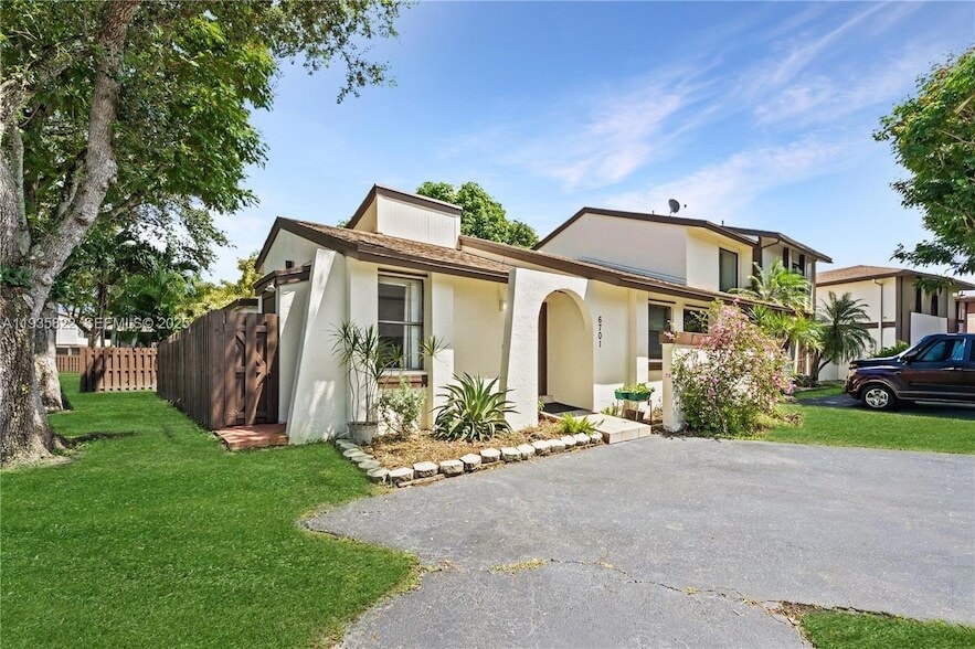 Photo - 6701 SW 129th Court Unit