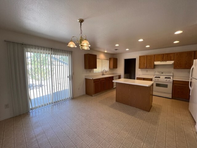 Building Photo - 5094 Kiva Ct.