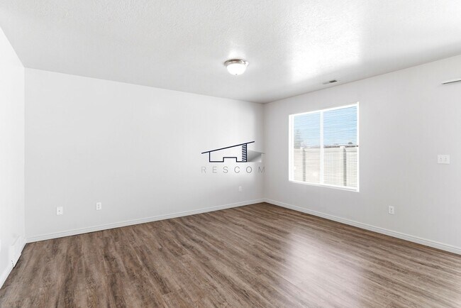 Building Photo - Fantastic West Haven Townhome for Lease!