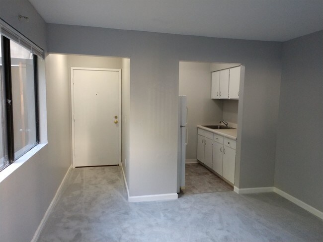 Foto del edificio - 100 Laurel Pl