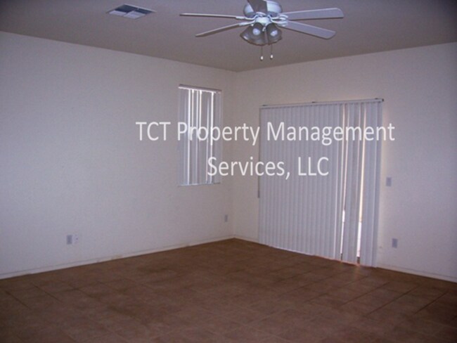 Building Photo - 4 bed/2 bath Open Floor Plan in Litchfield...