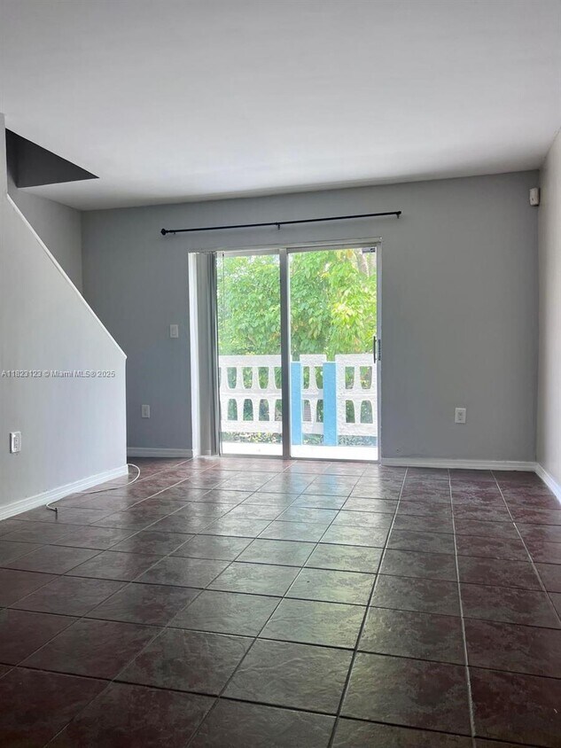Primary Photo - 7820 NE Bayshore Ct