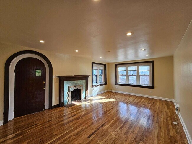 Foto del edificio - 1401 Roslyn St