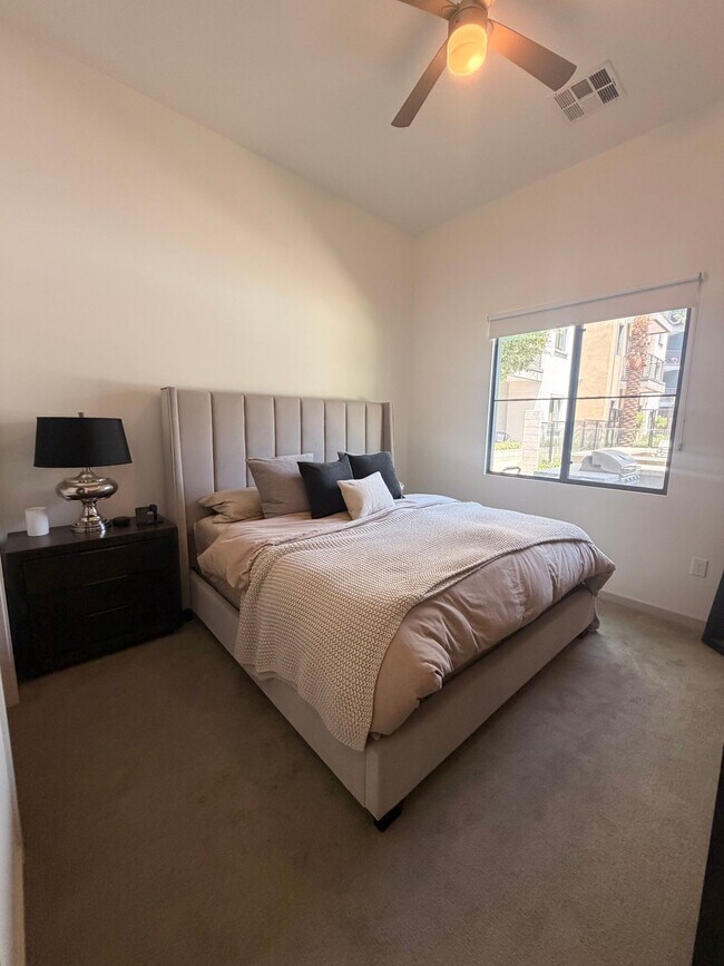 Foto del edificio - 8688 E Raintree Dr