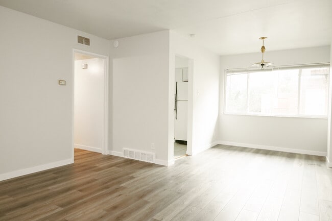 Building Photo - 5 S Big Bend Blvd