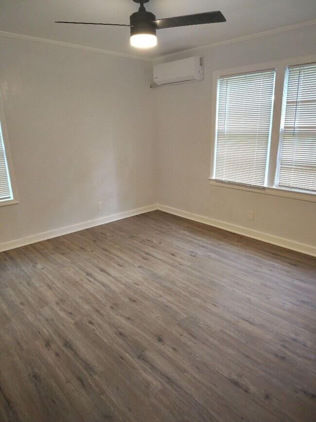 Foto del edificio - 3141 Benson Dr