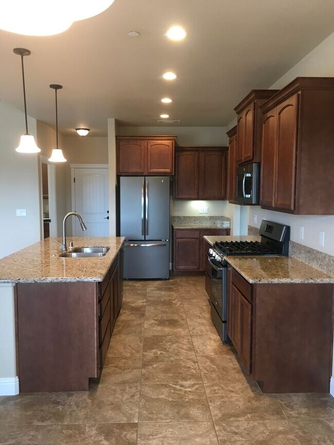 Foto del edificio - Beautiful Shasta Lake home with Landscapin...