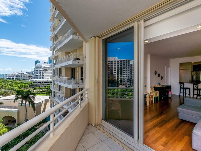Building Photo - 888 Brickell Key Dr