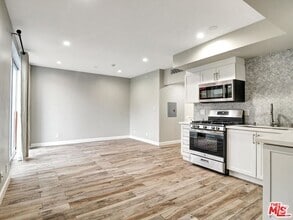 Building Photo - 842 11th Ct