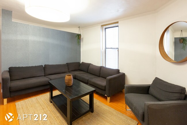 Foto del edificio - 116 E 4th St