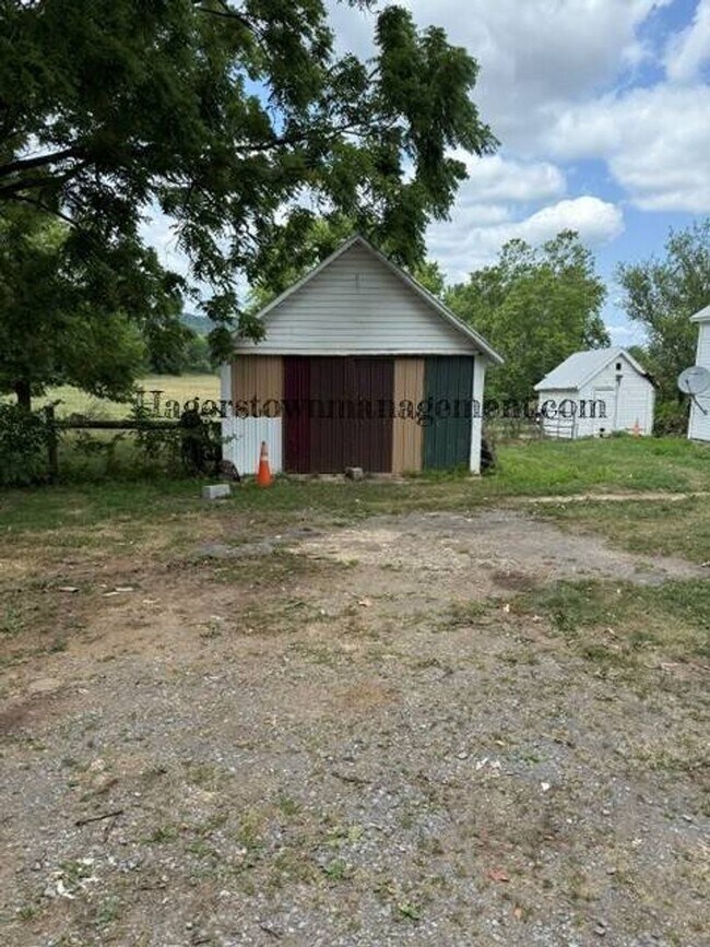 Foto del edificio - Farmhouse in Clear Spring