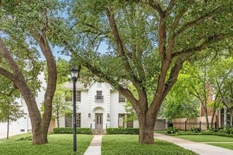Building Photo - 3014 University Blvd