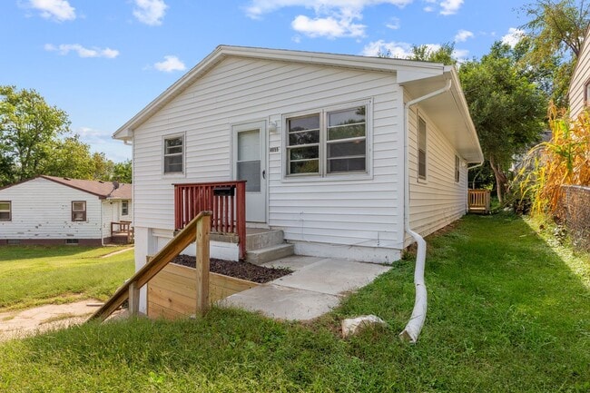 Building Photo - 4655 Curtis Ave