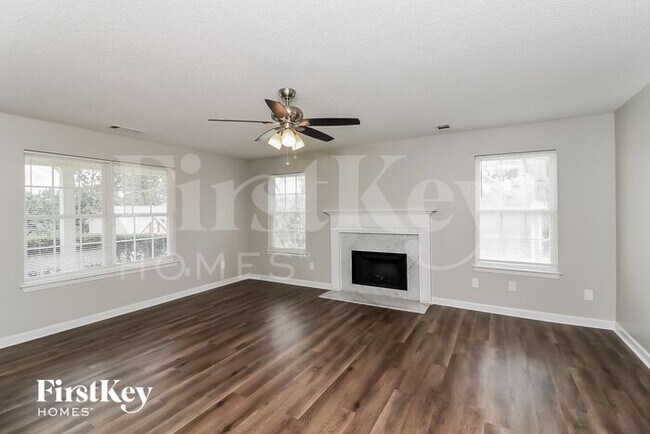 Foto del edificio - 444 Birchwood Dr