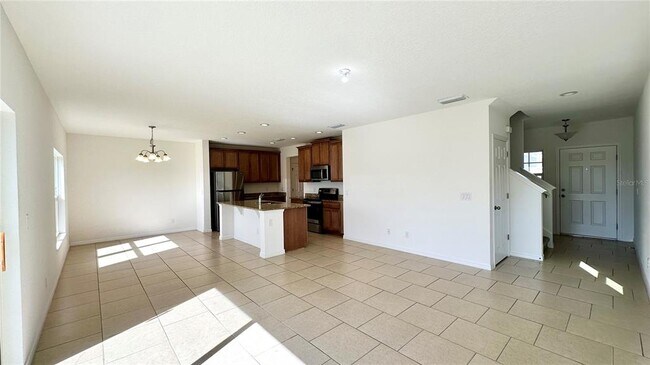 Foto del edificio - 5082 Royal Point Ave