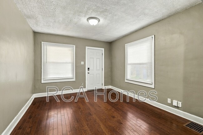 Building Photo - 1126 E Bradbury Ave