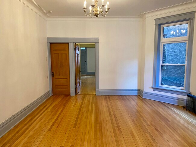 Building Photo - 1331 N Maplewood Ave