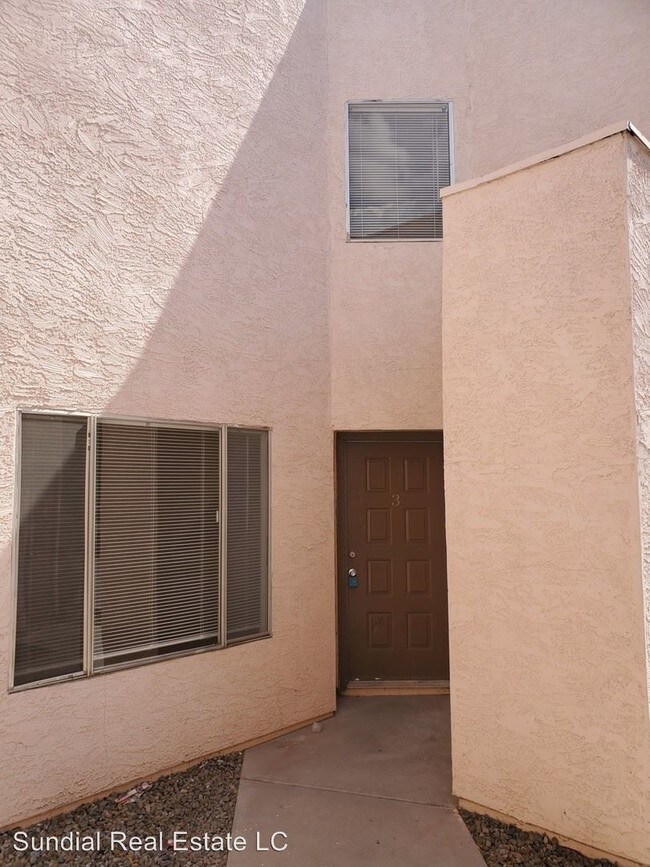 Building Photo - 1715 E Pepper Cir