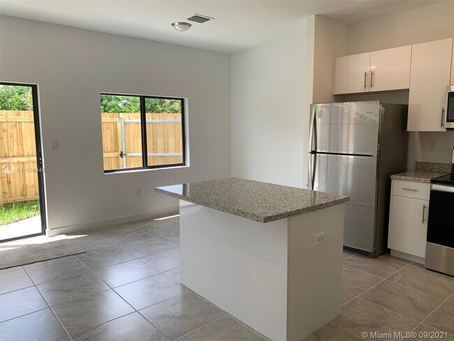 Building Photo - 25338 SW 135th Ave