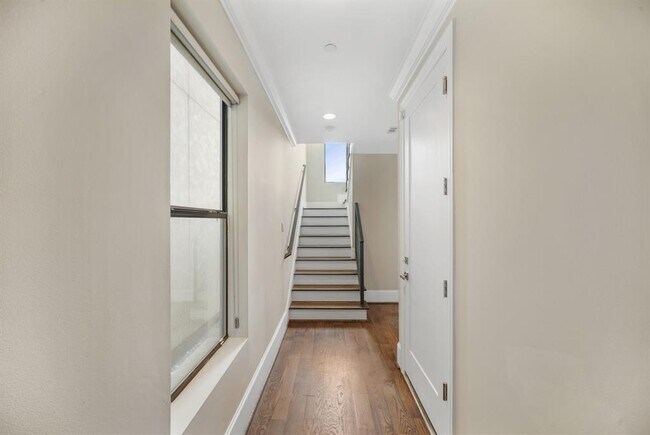 Building Photo - 1216 Dunlavy St