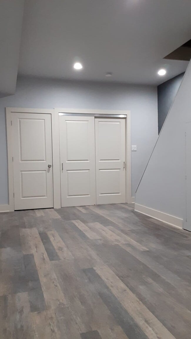 Building Photo - 5430 Delancey St