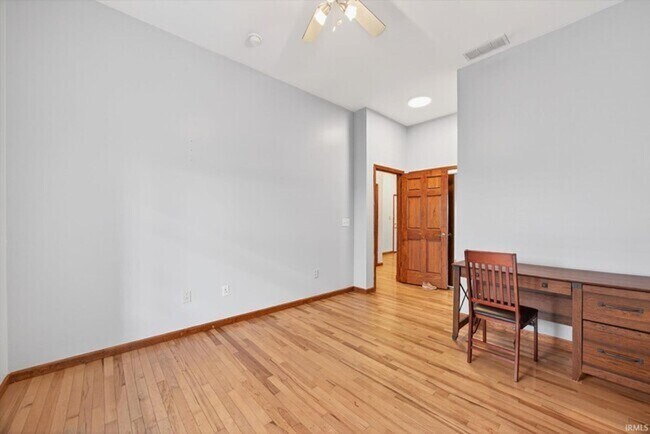 Foto del edificio - 2 bedrooms Center of Downtown!