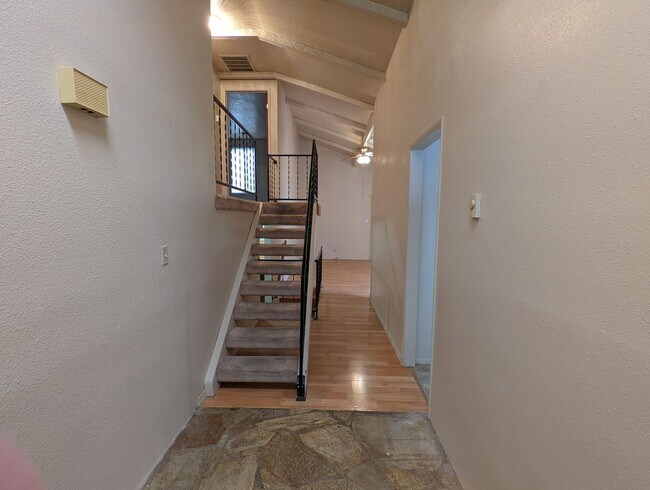 Foto del edificio - Crestview Duplex