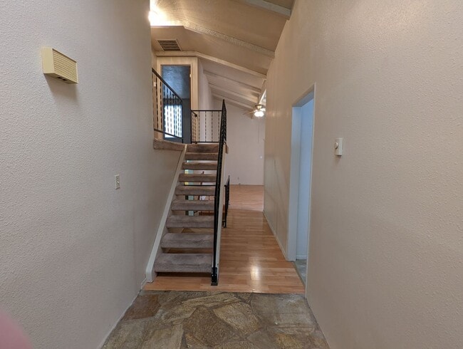 Building Photo - Crestview Duplex