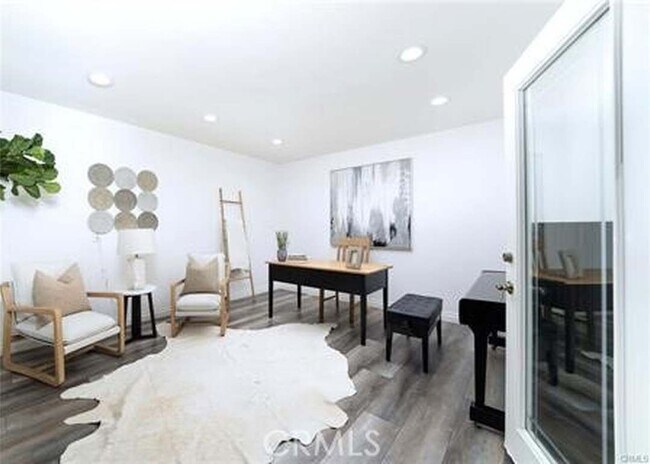 Building Photo - 52 Weepingwood