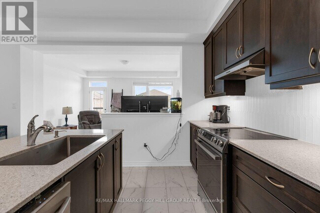 Building Photo - 82 Yorkshire Dr