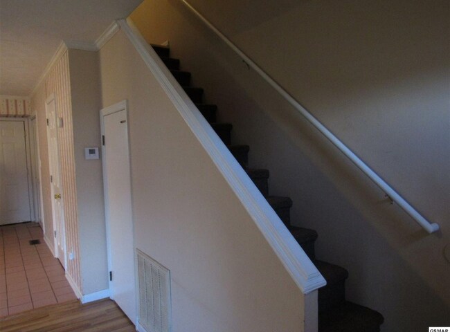 Foto del edificio - 1029 Bluebird Ln