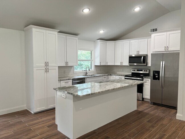 Building Photo - 1805 Starling Dr