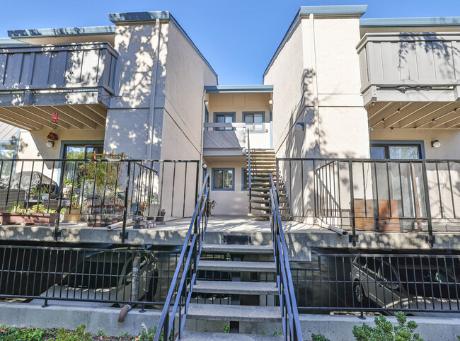 Building Photo - 847 Woodside Way #216