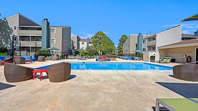 Building Photo - Grove at City Center