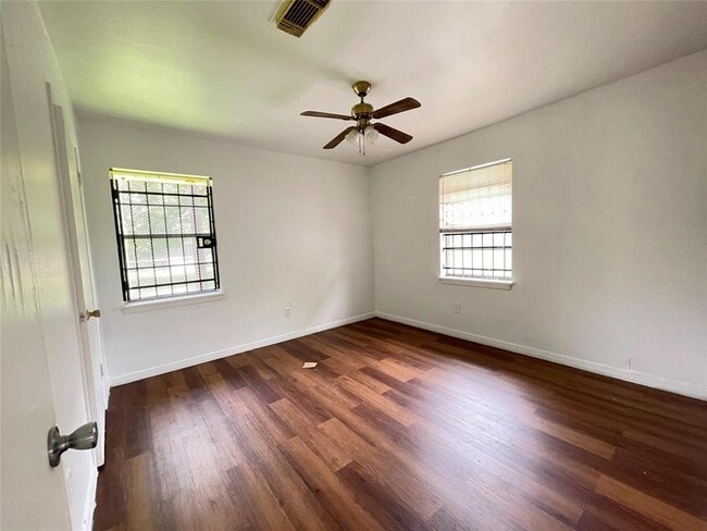 Building Photo - 4823 Shreveport Blvd