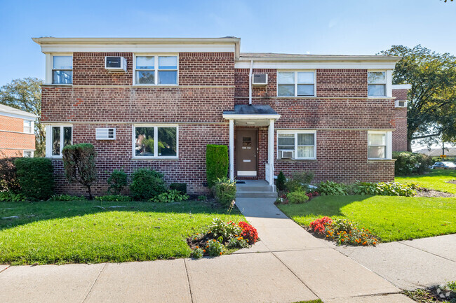 Building Photo - Holliswood Gardens