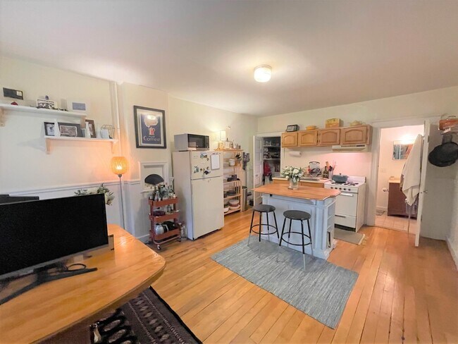 Building Photo - 40A Linden Ave