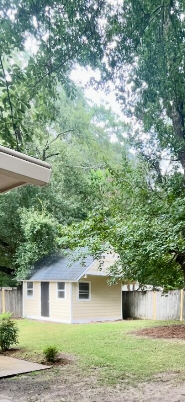 Foto del edificio - 5820 Windsor Dr