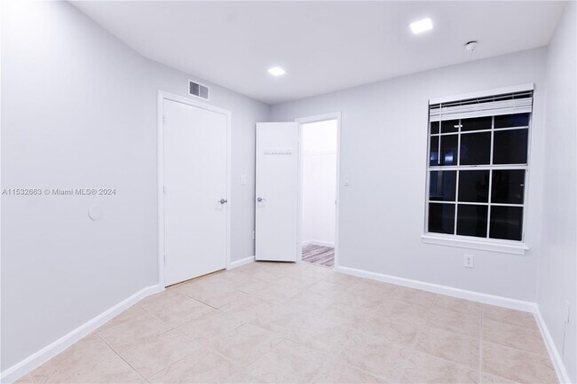 Foto del edificio - 1011 Crystal Way