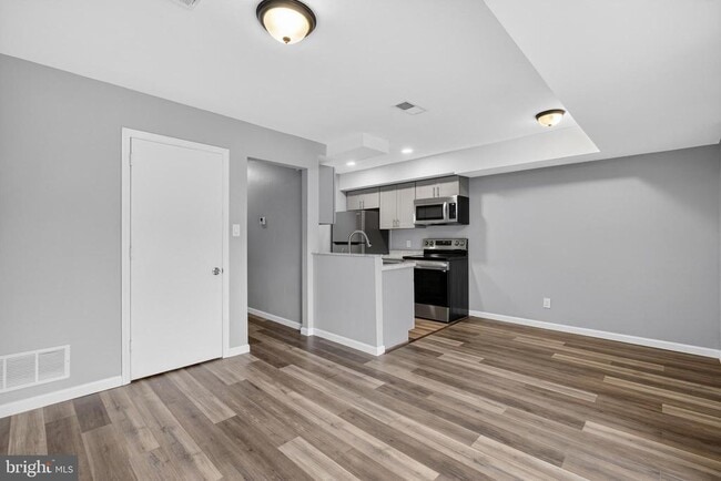 Building Photo - 46 Village Dr