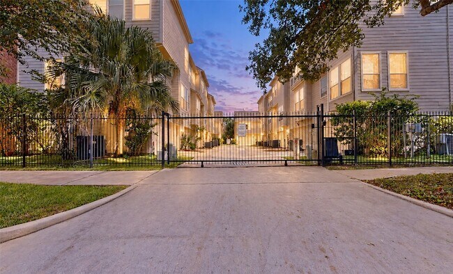 Photo - 1517 Drew Street Apartment