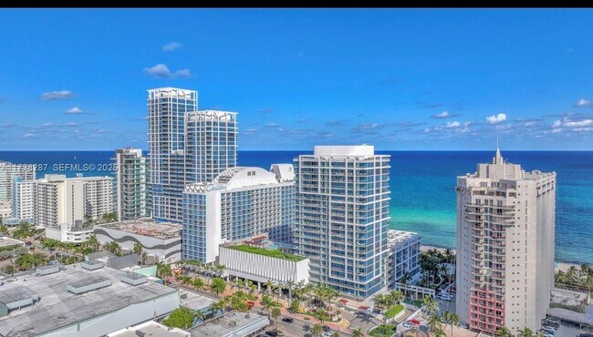 Foto del edificio - 6801 Collins Ave