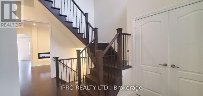 Building Photo - 10 Northern Breeze Cres