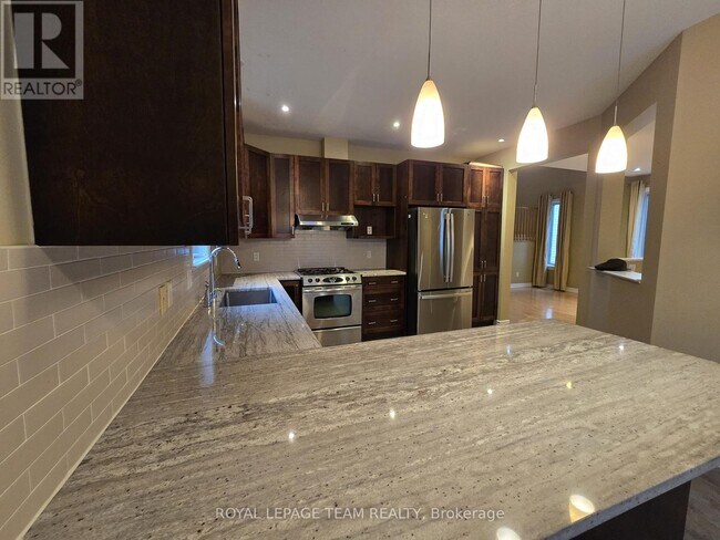 Building Photo - 142 Hillman Marsh Way