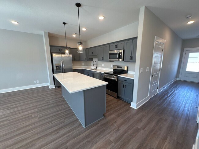 Foto del edificio - Newer End-Unit Townhome in Gated 11 South Community