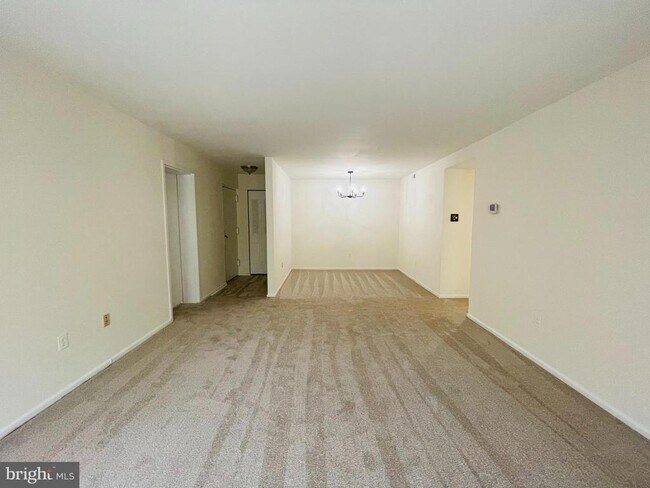 Foto del edificio - 2570 Riva Rd