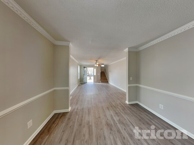 Building Photo - 337 Montclaire Ln