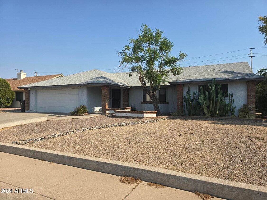 Primary Photo - 3818 W Juniper Ave