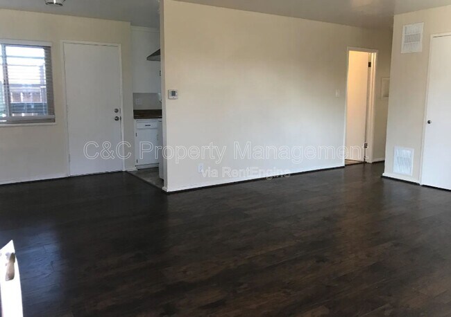 Foto del edificio - 926 Lupin Dr